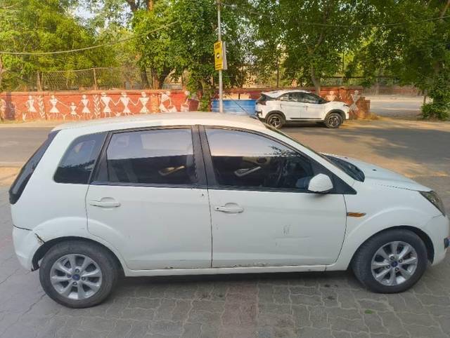 https://images10.gaadi.com/usedcar_image/4509733/original/processed_3aaedda6-0174-48bb-a1ce-ecd26eb0fe21.jpg?imwidth=6401
