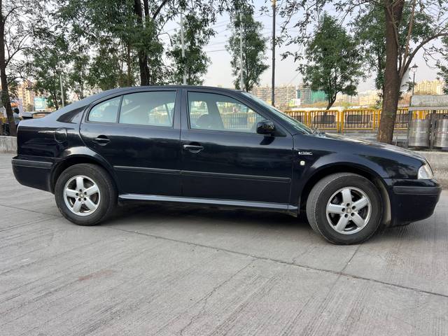 https://images10.gaadi.com/usedcar_image/4509734/original/processed_0765fbf3-aac1-44bf-856e-c639703512f1.jpg?imwidth=6401