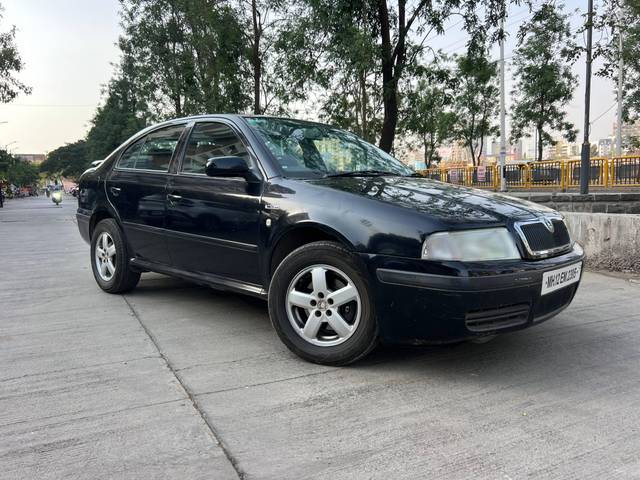 https://images10.gaadi.com/usedcar_image/4509734/original/processed_4c6eb03e-8062-419c-9033-e8c0c30e4ef3.jpg?imwidth=6400