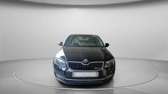 https://images10.gaadi.com/usedcar_image/4509810/original/processed_a16ee49b-5f97-4c34-9700-b2f54ef22e00.jpeg?imwidth=6402