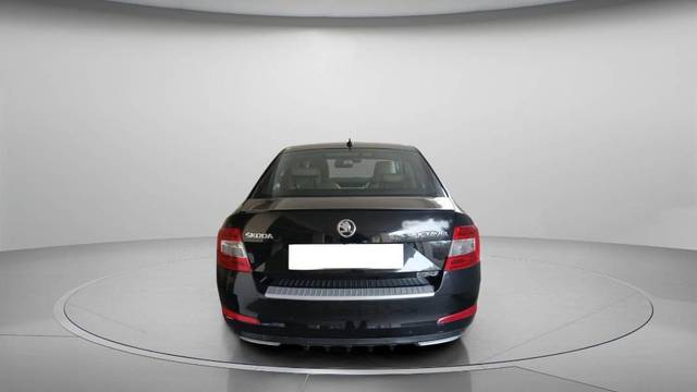 https://images10.gaadi.com/usedcar_image/4509810/original/processed_efcdde15-a8d7-4121-8568-25e71e2682c0.jpeg?imwidth=6401