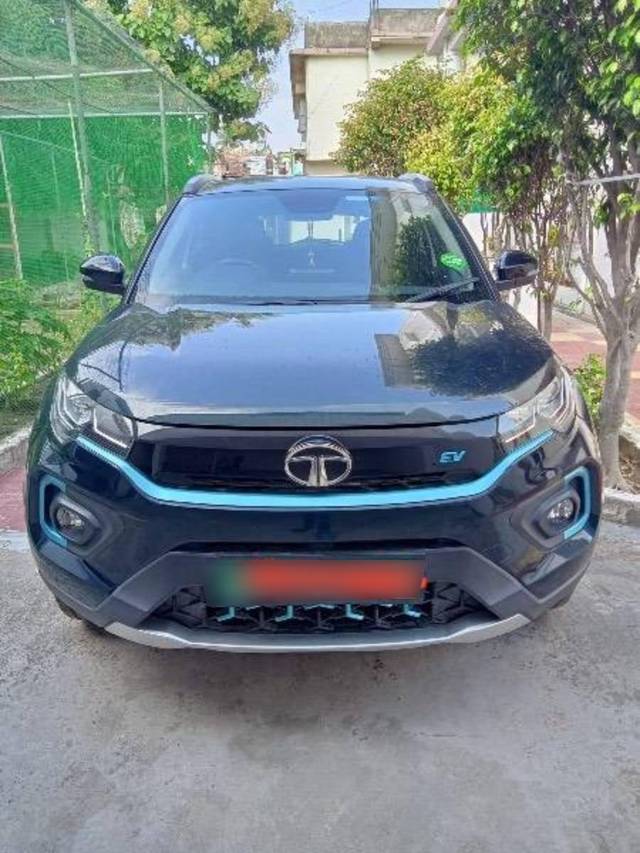 https://images10.gaadi.com/usedcar_image/4509825/original/processed_processed_826f06c2-aa24-469f-add5-de04f97b6c46.jpeg?imwidth=6400