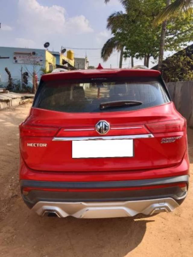 https://images10.gaadi.com/usedcar_image/4509875/original/processed_7a804721-c60e-4efd-9bda-5819cff48164.jpg?imwidth=6401
