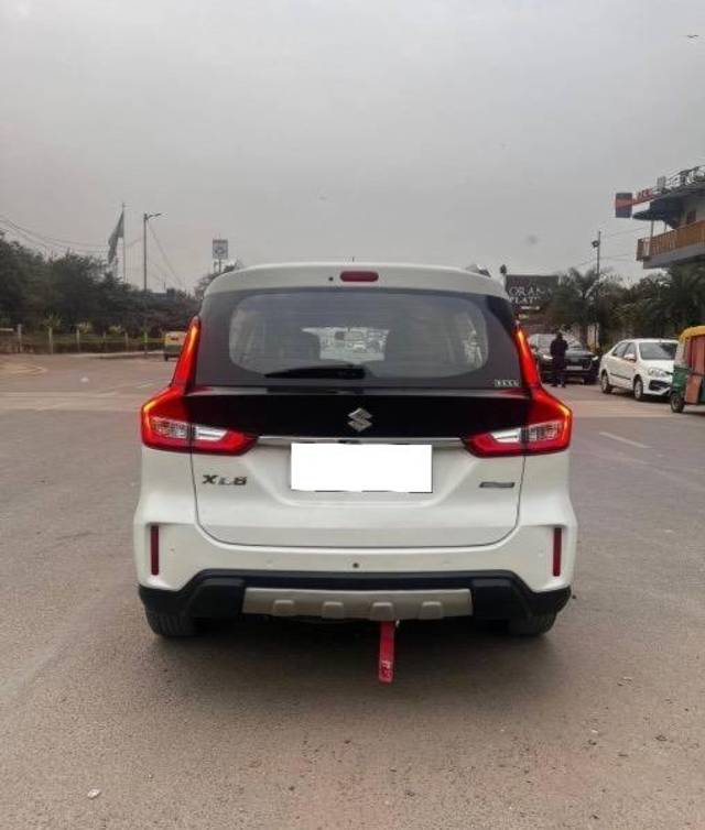 https://images10.gaadi.com/usedcar_image/4509906/original/processed_feee80e0-40e0-4c6a-82c3-c0018724961c.jpeg?imwidth=6402