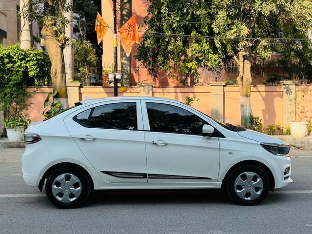 https://images10.gaadi.com/usedcar_image/4509916/original/8f39269f578c9bbe9052342b9bb85198.jpg?imwidth=6401