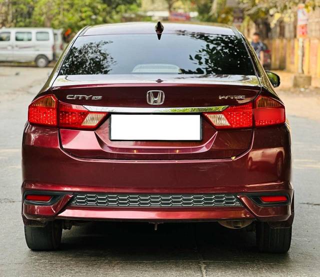 https://images10.gaadi.com/usedcar_image/4509918/original/processed_4e09194bdad48db5f7941853ba4df654.jpg?imwidth=6401