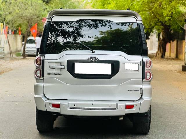 https://images10.gaadi.com/usedcar_image/4509921/original/processed_453defc256383aa17f8afb3b478396ec.jpg?imwidth=6402