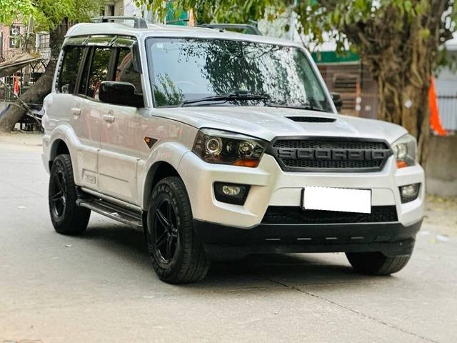 https://images10.gaadi.com/usedcar_image/4509921/original/processed_5fdc4edacf2670b6853362883e40fa92.jpg?imwidth=6400