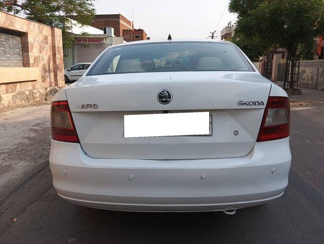 https://images10.gaadi.com/usedcar_image/4509927/original/processed_55073bc65f6bc095c97768be84c8d750.jpg?imwidth=6402