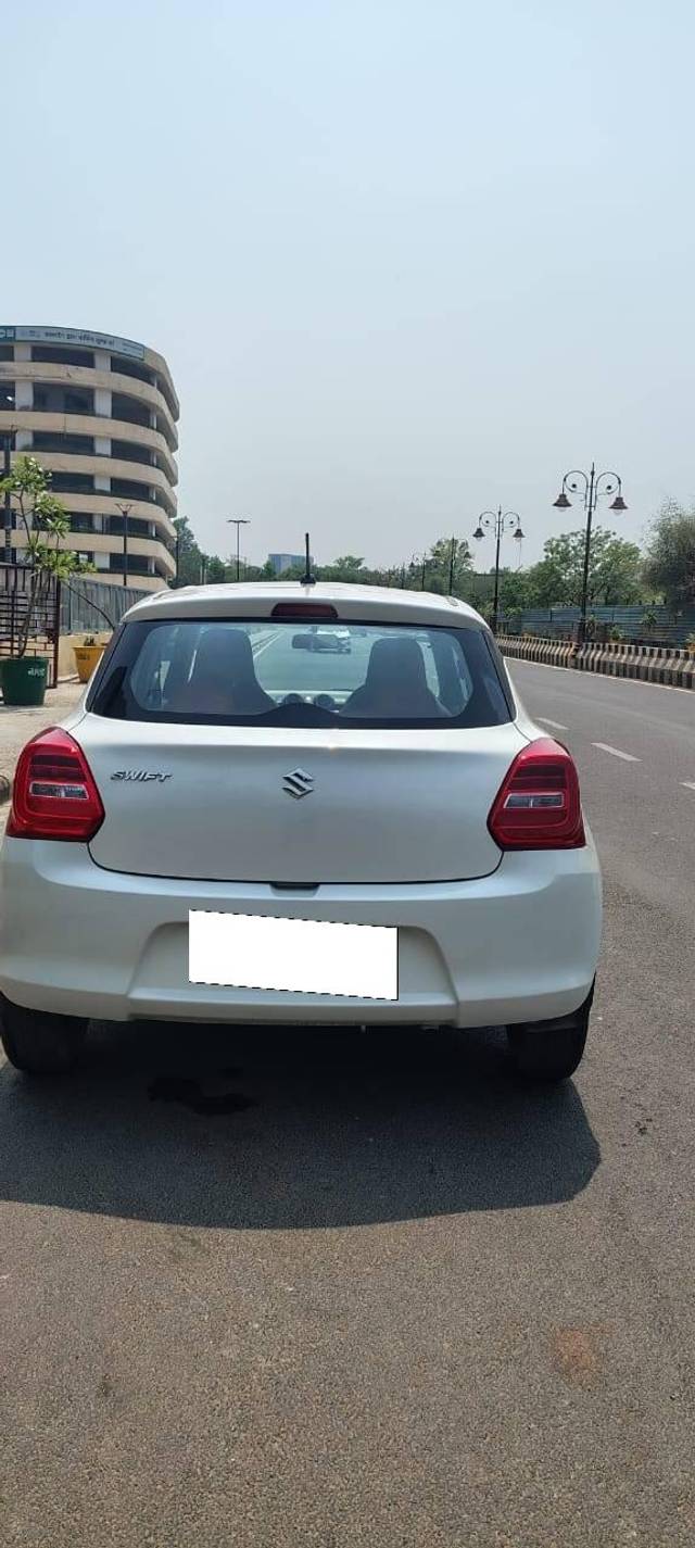 https://images10.gaadi.com/usedcar_image/4509930/original/processed_c1cffd4b99b566997822d419d5ec7bf8.jpg?imwidth=6402
