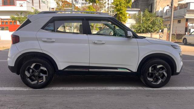 https://images10.gaadi.com/usedcar_image/4509942/original/5aa19acd911f73f9c3f5d717e7abda2a.jpg?imwidth=6401