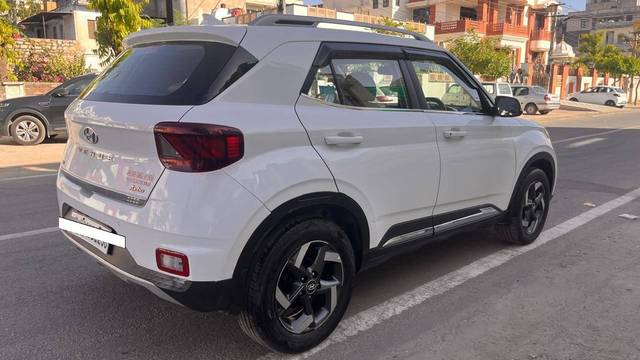 https://images10.gaadi.com/usedcar_image/4509942/original/processed_9ef32337f1115e68cd09bcb8c3c5b7f1.jpg?imwidth=6402