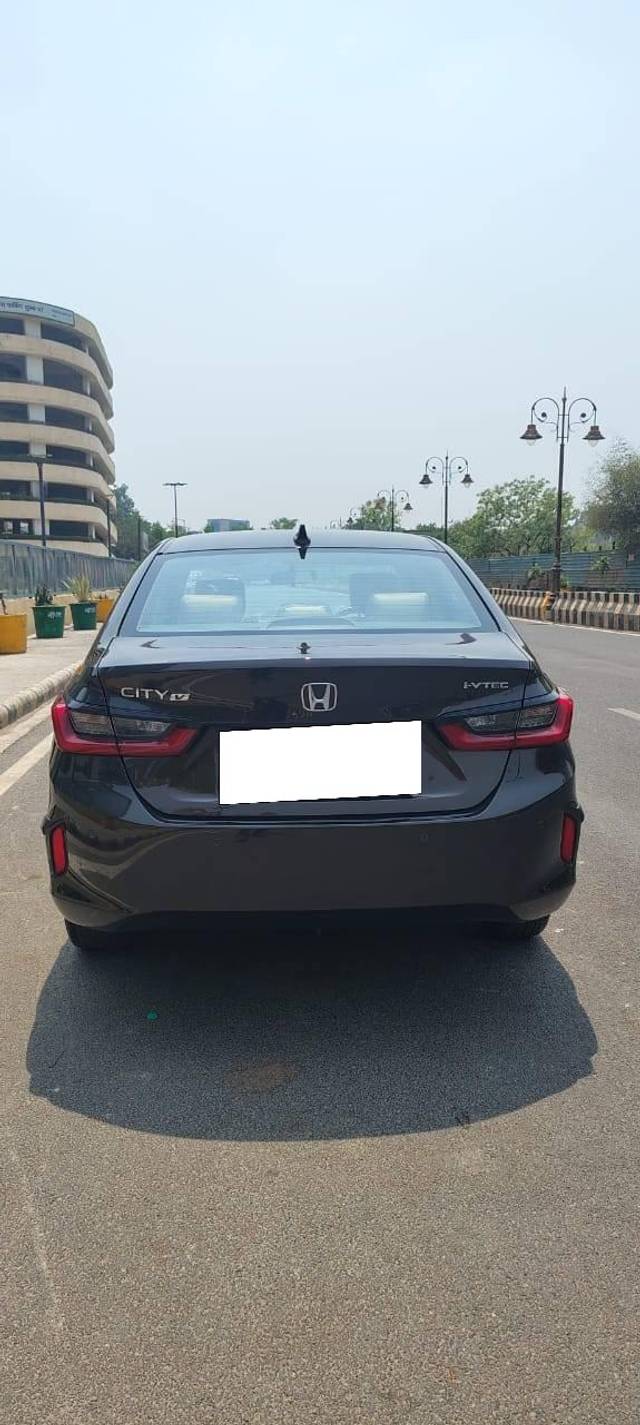 https://images10.gaadi.com/usedcar_image/4509943/original/processed_51bf2986a750f08c125b53a450979da1.jpg?imwidth=6402