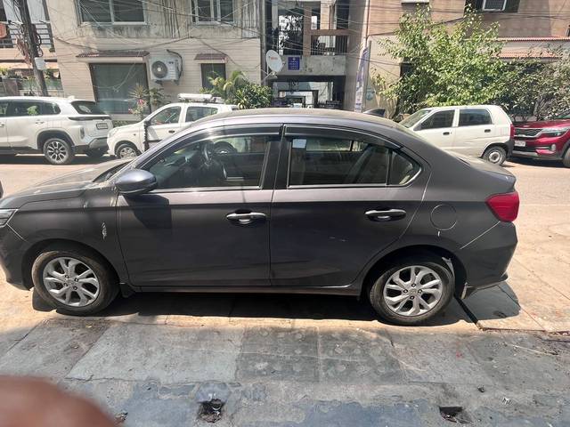 https://images10.gaadi.com/usedcar_image/4509953/original/38f37826-783f-42f5-b151-8e008d6ab8f1.jpg?imwidth=6402