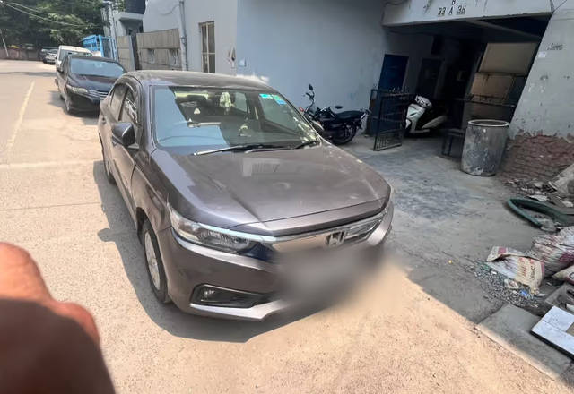https://images10.gaadi.com/usedcar_image/4509953/original/89de395f-5430-4272-ac89-3a5a3710a2ec.?imwidth=6400