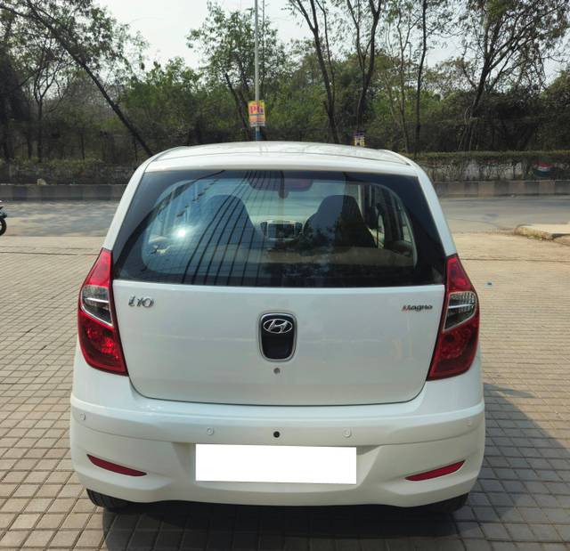 https://images10.gaadi.com/usedcar_image/4509998/original/processed_5b0fe9001e18bc89bf6433323136d4c3.jpg?imwidth=6402