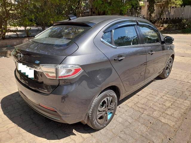 https://images10.gaadi.com/usedcar_image/4510003/original/processed_6114ea4fa9ac63716ffdedc95304f201.jpeg?imwidth=6401