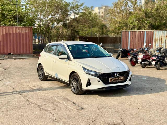 https://images10.gaadi.com/usedcar_image/4510008/original/processed_5277b356750374a16479a4b7077a8c1d.jpg?imwidth=6400