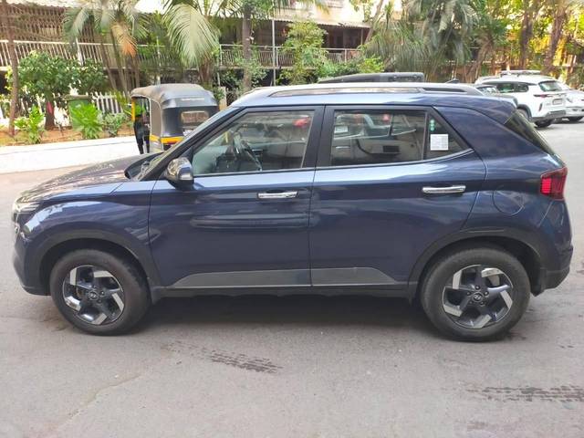 https://images10.gaadi.com/usedcar_image/4510013/original/processed_b7cb35b9137351f049d0ae5f8a551d76.jpeg?imwidth=6402