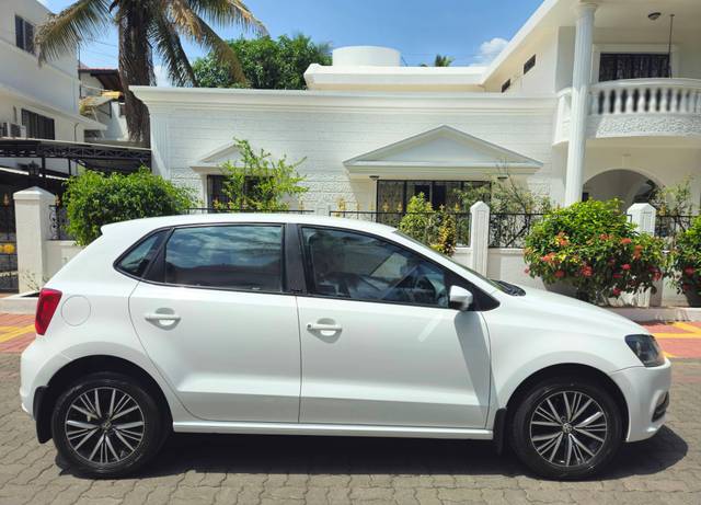 https://images10.gaadi.com/usedcar_image/4510015/original/processed_739c21e7c0abe609663df95285eda432.jpg?imwidth=6401