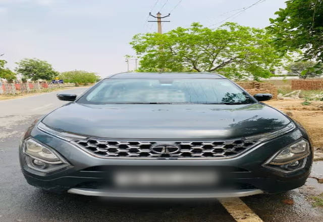 https://images10.gaadi.com/usedcar_image/4510026/original/2e28c4eb-d41d-4165-addf-b01f2611fdaf.?imwidth=6400