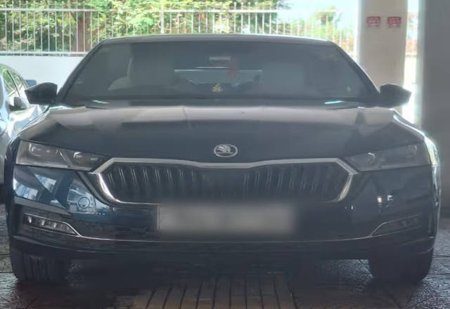 https://images10.gaadi.com/usedcar_image/4510028/original/3487cc63-c1f5-4bb7-a475-ea963b12f9e1.?imwidth=6400
