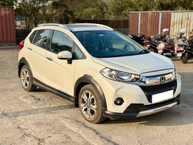 https://images10.gaadi.com/usedcar_image/4510031/original/processed_8507af56640fa087feb226a0efabb66c.jpg?imwidth=6400
