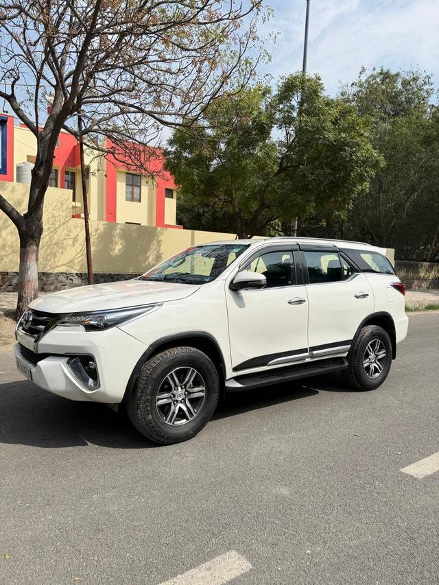 https://images10.gaadi.com/usedcar_image/4510033/original/98bde236c045b7c177533b74b3bf4ad0.jpg?imwidth=6400
