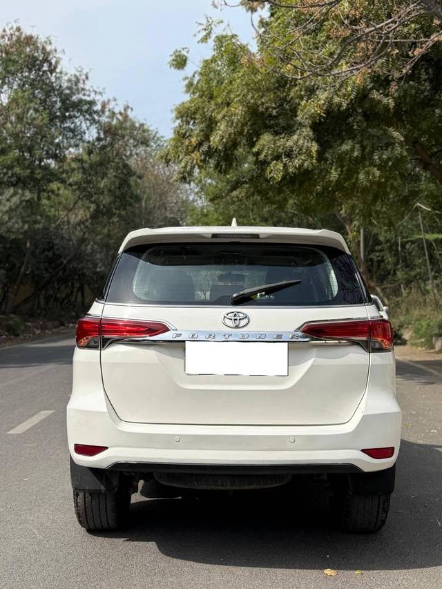 https://images10.gaadi.com/usedcar_image/4510033/original/processed_c7463ac47c8726127d6f3f451e791ccd.jpg?imwidth=6402