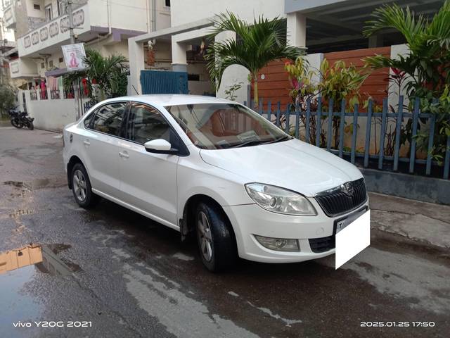 https://images10.gaadi.com/usedcar_image/4510035/original/processed_ac88784632356bbd7bad02c07985cbbc.jpg?imwidth=6401