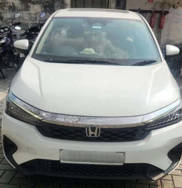 https://images10.gaadi.com/usedcar_image/4510045/original/processed_4b3280e03166d438cd12ef9cb04e7d79.jpg?imwidth=6402