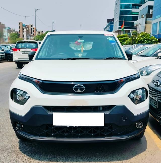 https://images10.gaadi.com/usedcar_image/4510058/original/processed_1b29cdf5-47e6-4282-ad9b-5b4693135c75.jpg?imwidth=6402