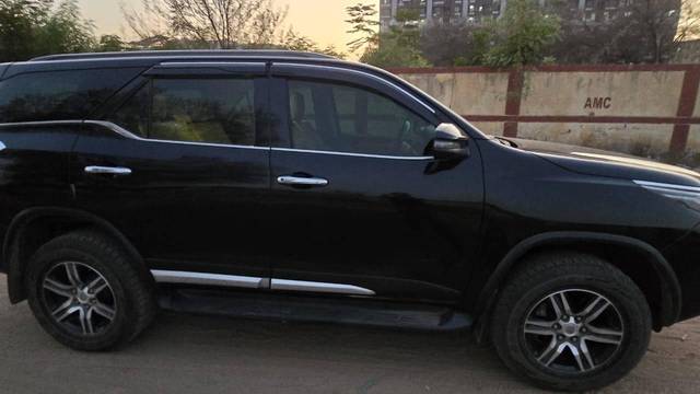 https://images10.gaadi.com/usedcar_image/4510104/original/processed_ba5d4b01575076aad745a50f8ec2a809.jpg?imwidth=6401