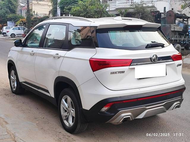 https://images10.gaadi.com/usedcar_image/4510114/original/processed_a6dba503366e593de8ce004a82d4f194.jpeg?imwidth=6402