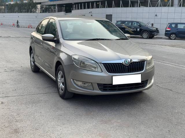 https://images10.gaadi.com/usedcar_image/4510117/original/processed_7a760d9289ed12b11aac80f35e134429.jpg?imwidth=6400