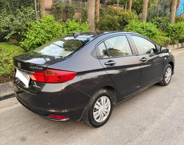 https://images10.gaadi.com/usedcar_image/4510121/original/processed_787b5c84009df7f9ed4bf184bb56b77e.jpg?imwidth=6402
