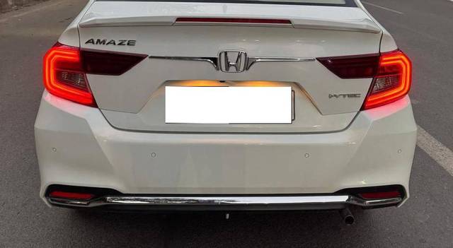https://images10.gaadi.com/usedcar_image/4510123/original/processed_2366a28d862f7ad11f5dc7bfc2b937ed.jpg?imwidth=6401