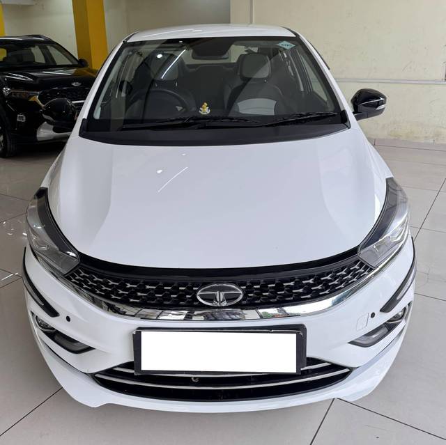 https://images10.gaadi.com/usedcar_image/4510125/original/processed_09b8fd6c2f9161416e0c84accefe37d1.jpg?imwidth=6402