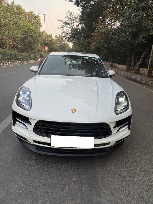 https://images10.gaadi.com/usedcar_image/4510127/original/processed_e549781f04bc0f42c7b6baa6bd121dcf.jpg?imwidth=6402
