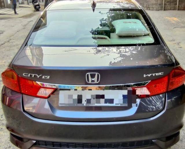 https://images10.gaadi.com/usedcar_image/4510132/original/processed_a03f45896b8f126ebce56de128b63a12.jpg?imwidth=6400