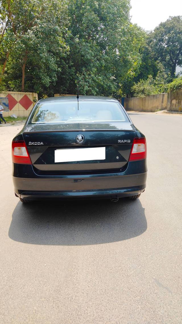 https://images10.gaadi.com/usedcar_image/4510138/original/processed_952da261c530dc1ddd9217461dc6e0dd.jpg?imwidth=6401