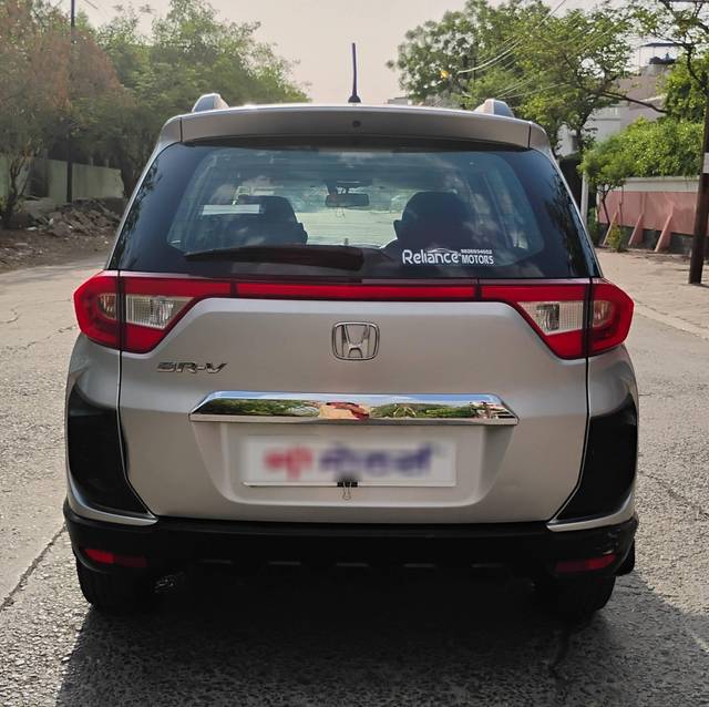 https://images10.gaadi.com/usedcar_image/4510142/original/processed_f1077f007777fb1a2cee767759d9b320.jpg?imwidth=6402