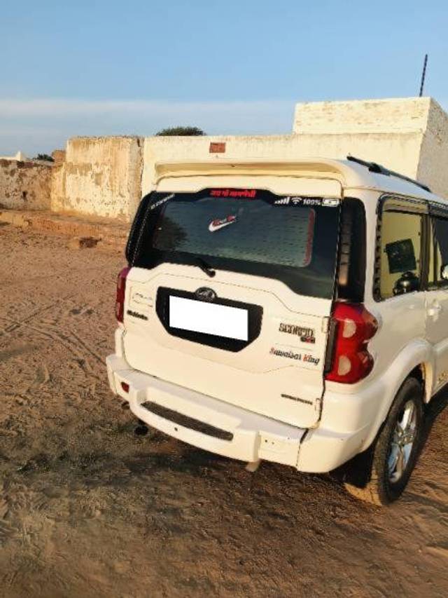 https://images10.gaadi.com/usedcar_image/4510147/original/processed_37688c8f-9063-46dd-b4c9-b246a1853369.jpg?imwidth=6401