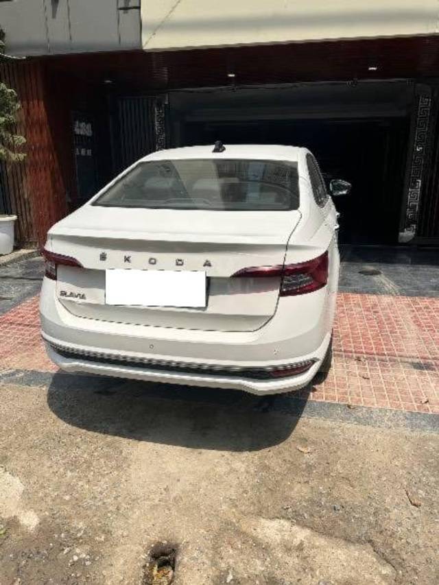 https://images10.gaadi.com/usedcar_image/4510169/original/processed_00ea7f9a-1ddf-4627-8f2e-3e029910919a.jpeg?imwidth=6402