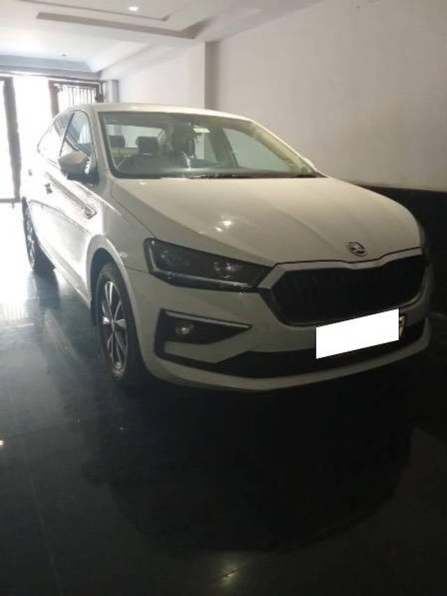 https://images10.gaadi.com/usedcar_image/4510169/original/processed_02d461b9-315f-420b-9697-45b4018e9a7a.jpeg?imwidth=6400