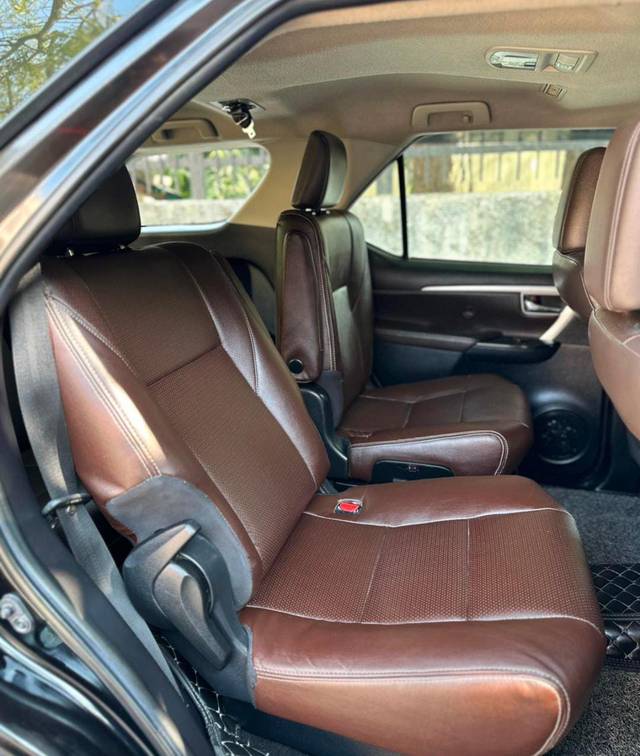 https://images10.gaadi.com/usedcar_image/4510173/original/19bab9b4ddea70d34cdc608d7ac51d35.jpg?imwidth=6402
