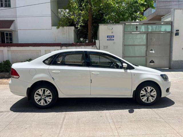 https://images10.gaadi.com/usedcar_image/4510175/original/processed_46a6c6ea8e39adc87fb786881a84e2e5.jpg?imwidth=6401