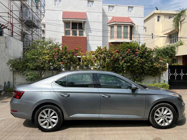 https://images10.gaadi.com/usedcar_image/4510184/original/68ba0282ec05d25c96ab00c2a740f430.jpg?imwidth=6401