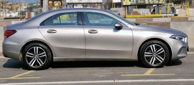 https://images10.gaadi.com/usedcar_image/4510187/original/processed_8213fd4bee81ff658ef1364e85b2ef29.jpg?imwidth=6401