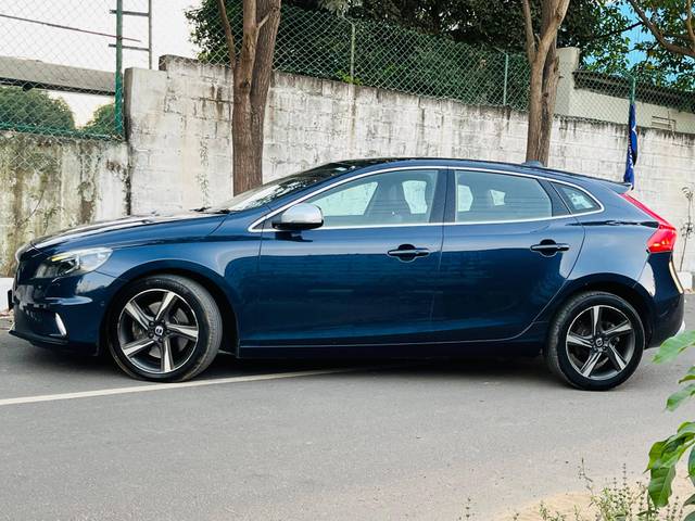 https://images10.gaadi.com/usedcar_image/4510192/original/processed_1a86bf608d4da8de66507fd93a3731d5.jpg?imwidth=6402